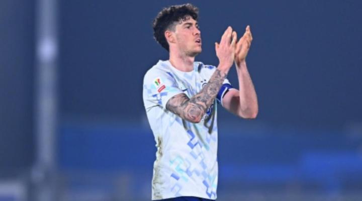  国米后防核心面临离队传闻；巴萨积极关注；经纪人已接收明确信号。 体育新闻