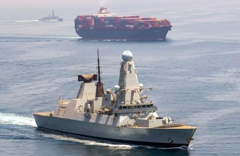  美航母突发火灾，福特号紧急借调肯尼迪号床垫；维修行动展开，船员生活面临挑战。 新闻