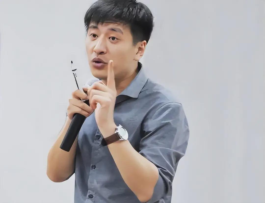 知名教育人士张雪峰突然离世；医学专家发出健康提醒：重视生活方式调整以避免身体透支。