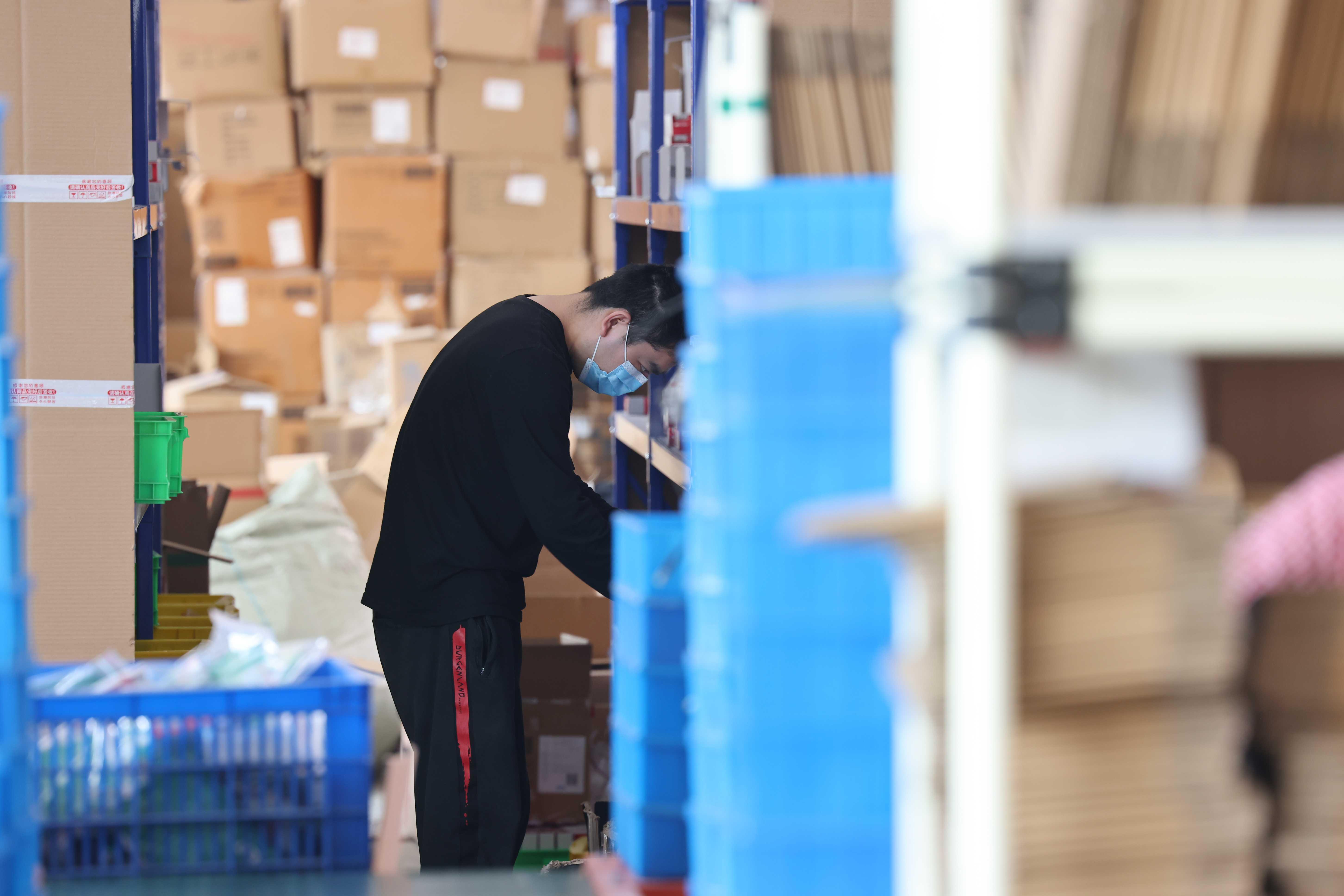 想知道未来的工厂长什么样吗?人形机器人正在宁波悄悄“上岗” 新闻