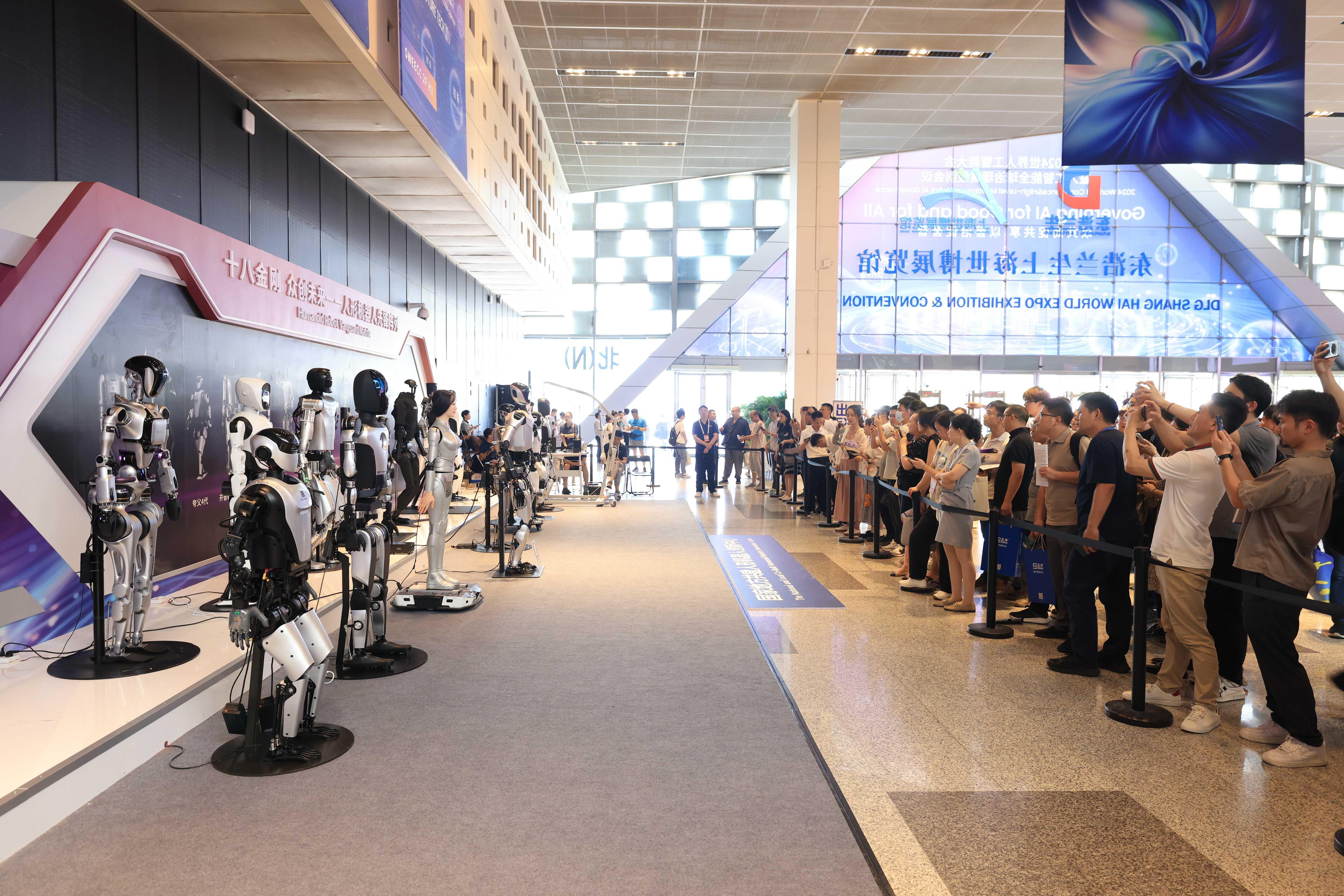 想知道未来的工厂长什么样吗?人形机器人正在宁波悄悄“上岗” 新闻