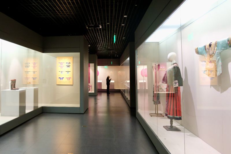  丝路服饰文化的技术解码：哈密古代服装的工艺基因与文明融合 文化旅游