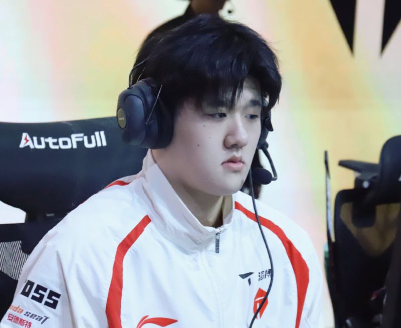  195cm的电竞“异类”：从赛场边缘到聚光灯下的体型博弈论 游戏攻略