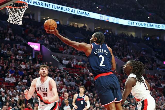  永不放弃的力量：快船用20分逆转诠释篮球场上的热血与坚持 体育新闻