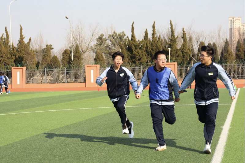  从“禁区”到“领地”：一所乡镇中学的单杠逆袭方法论 教育招生