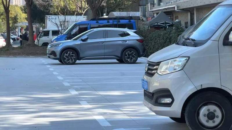 【党建网格治理实践】石化街道如何用500平方米闲置绿地撬动停车难题 房产家居